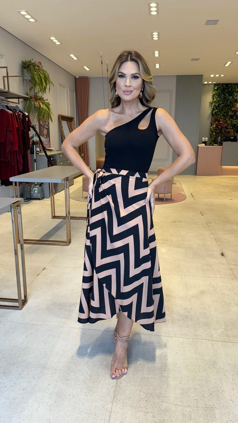 Saia Envelope Viscolinho Geométrica Preta com Nude